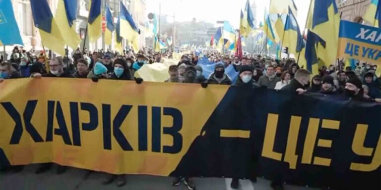 Χιλιάδες διαδηλωτές φώναξαν, «το Χάρκιβ είναι Ουκρανία»