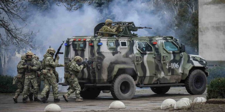 Μπλίνκεν: «Ανησυχούμε πως η Ρωσία ενδέχεται να επιτεθεί εναντίον της Ουκρανίας ακόμη και εντός της εβδομάδας»