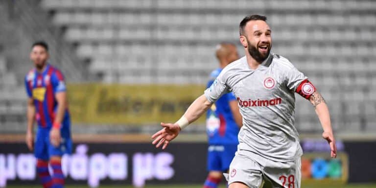 Super League: Σαν το… παλιό κρασί ο Ολυμπιακός νίκησε (0-1) στο Βόλο με τον Βαλμπουενά