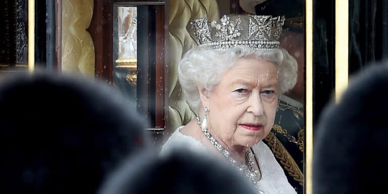Η βασίλισσα Ελισάβετ γιορτάζει τα 70 χρόνια στον βρετανικό θρόνο (εικόνες & βίντεο)