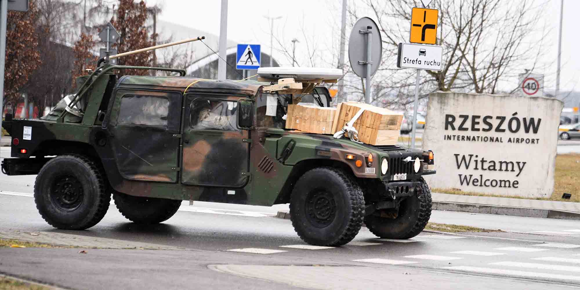 Στρατιωτικό όχημα με βοήθεια για την Ουκρανία
