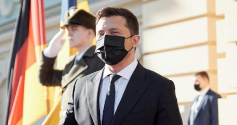 Δραματική έκκληση Ζελένσκι: «Μας είπαν ότι η ρωσική επίθεση θα ξεκινήσει την Τετάρτη – Κατανοούμε όλους τους κινδύνους» (βίντεο)