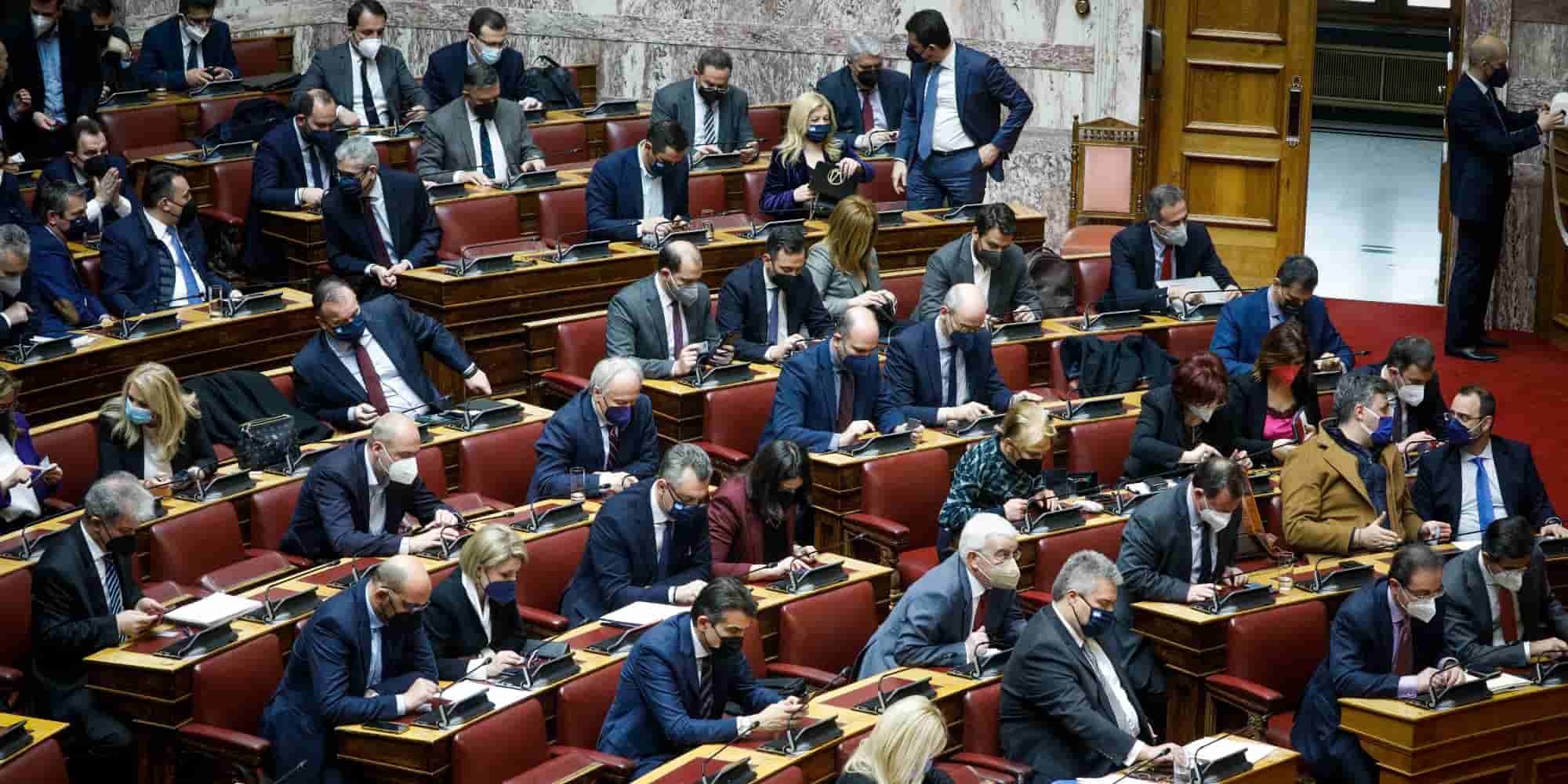 Βουλευτές στα έδρανα της Βουλής