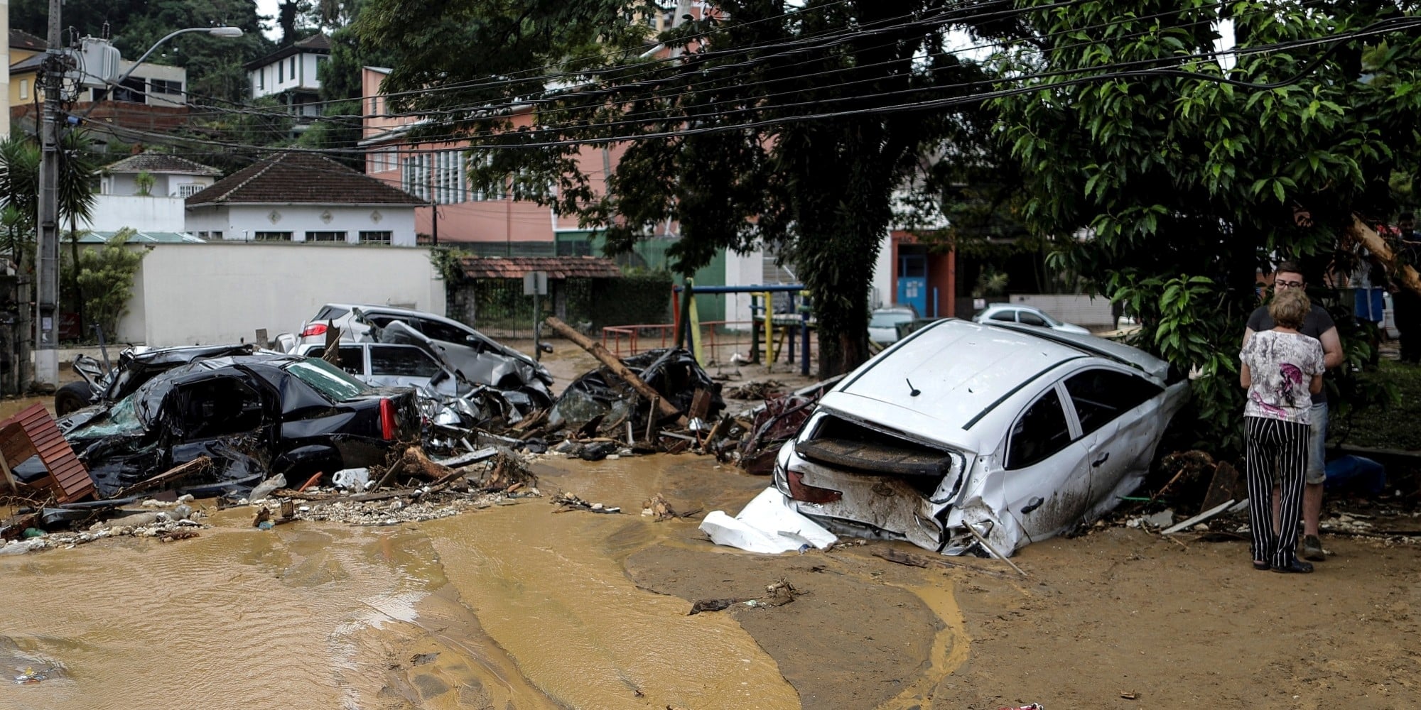 Πλημμύρες στην τουριστική πόλη Πετρόπολις της Βραζιλίας