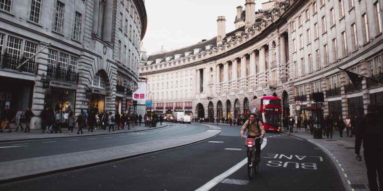 Βρετανία: Ανάπτυξη – ρεκόρ για την οικονομία το 2021 μετά το σοκ της πανδημίας