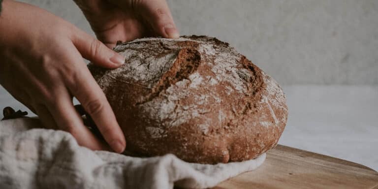 Ακριβός άρτος και φτηνά θεάματα