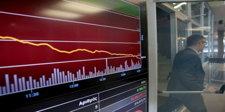 Χρηματιστήριο: Μαζικό «ξεπούλημα», λόγω Ουκρανίας – Εξανεμίστηκαν πάνω από 2,5 δισ. ευρώ