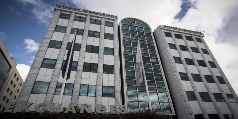 Χρηματιστήριο: Τρίτο ανοδικό σερί με χαμηλότερο τζίρο – Κράτησε τις 950 μονάδες