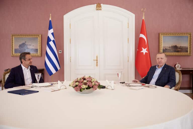 Σε καλό κλίμα η συνάντηση Μητσοτάκη – Ερντογάν – Συμφώνησαν να πέσουν οι τόνοι λόγω Ουκρανίας