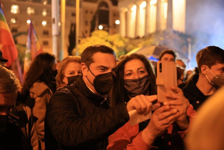 Στη συναυλία ειρήνης στα Προπύλαια βρέθηκε ο Αλέξης Τσίπρας (εικόνες)