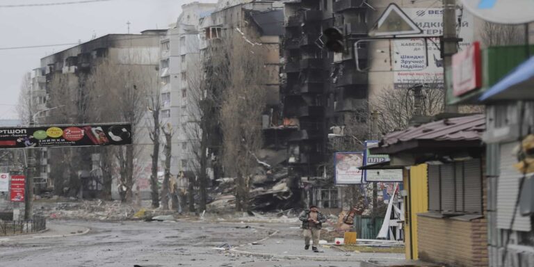 Πόλεμος στην Ουκρανία: 33 νεκροί από ρωσικό αεροπορικό πλήγμα στο Τσερνίχιβ, σύμφωνα με το Κίεβο