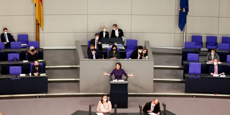 Η Γερμανία αυξάνει το χρέος της κατά 200 δισ. ευρώ για να «φτιάξει» στρατό – Προϋπολογισμός «πολέμου και πανδημίας»