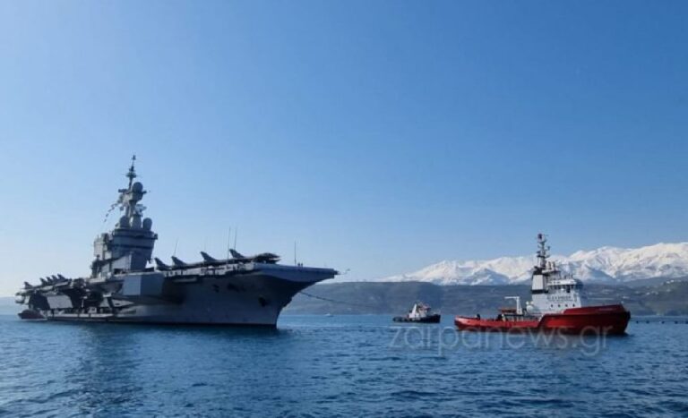 Στο λιμάνι της Σούδας κατέπλευσε το αεροπλανοφόρο «Charles de Gaulle»