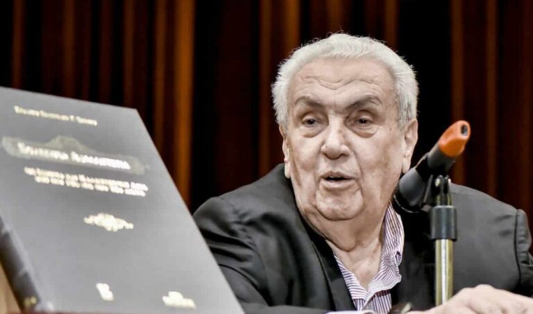Πέθανε ο Δημήτρης Κοντομηνάς