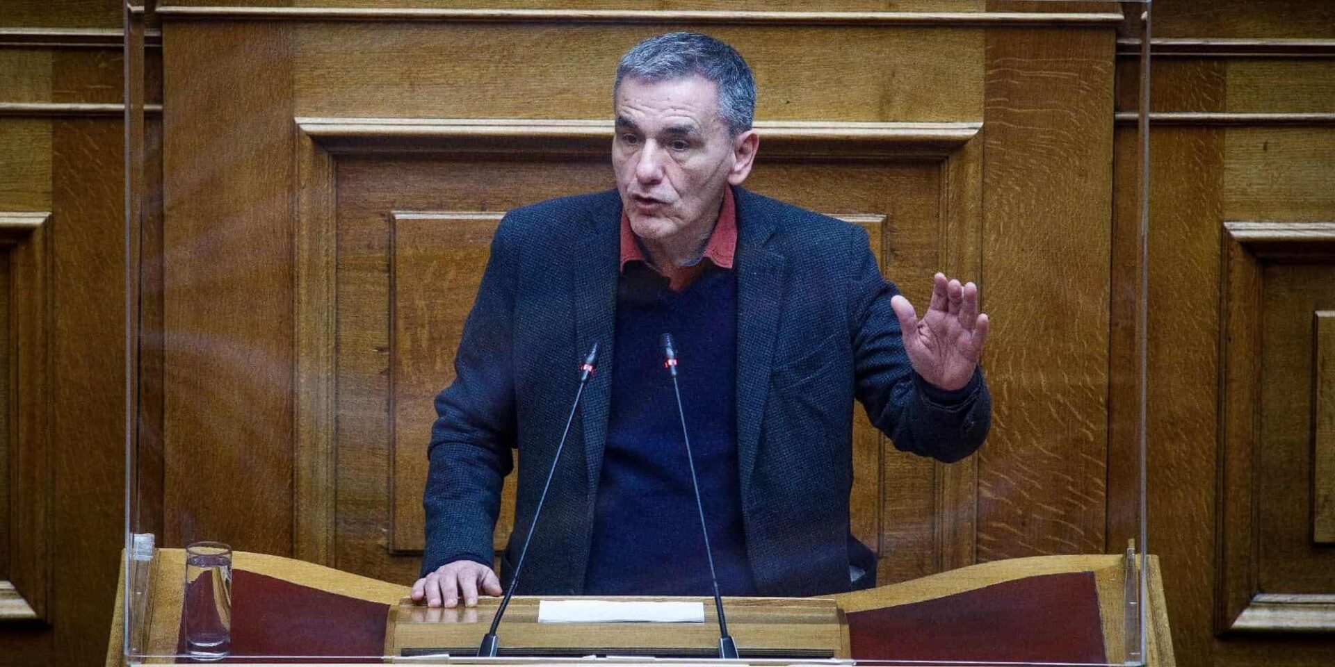 O Ευκλείδης Τσακαλώτος στο βήμα της Βουλής