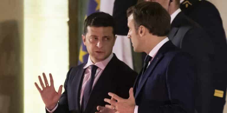 Νέα τηλεφωνική επικοινωνία Μακρόν – Ζελένσκι για τα πυρηνικά και τους ανθρωπιστικούς διαδρόμους
