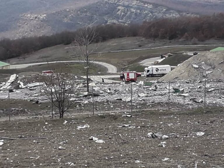 Τραγωδία στα Γρεβενά: Σοκ και θρήνος για τους 3 νεκρούς στο εργοστάσιο – «Η έκρηξη ήταν ισχυρότατη, υψώθηκε τεράστιο σύννεφο καπνού»