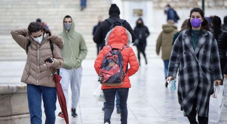 Καιρός: Πέφτει κατακόρυφα η θερμοκρασία – Πού θα πέσουν βροχές και χιονόνερο