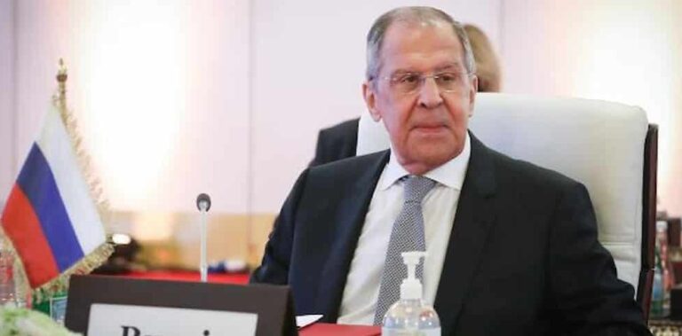 Λαβρόφ: «Ο Πούτιν δεν αρνήθηκε ποτέ συνάντηση με Ζελένσκι – Οι συνομιλίες θα επανεκκινήσουν σήμερα ή αύριο στην Κωνσταντινούπολη»