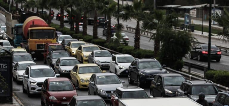 Μποτιλιάρισμα στον Κηφισό μετά από τις τρεις συγκρούσεις – Ποιους δρόμους να αποφύγετε