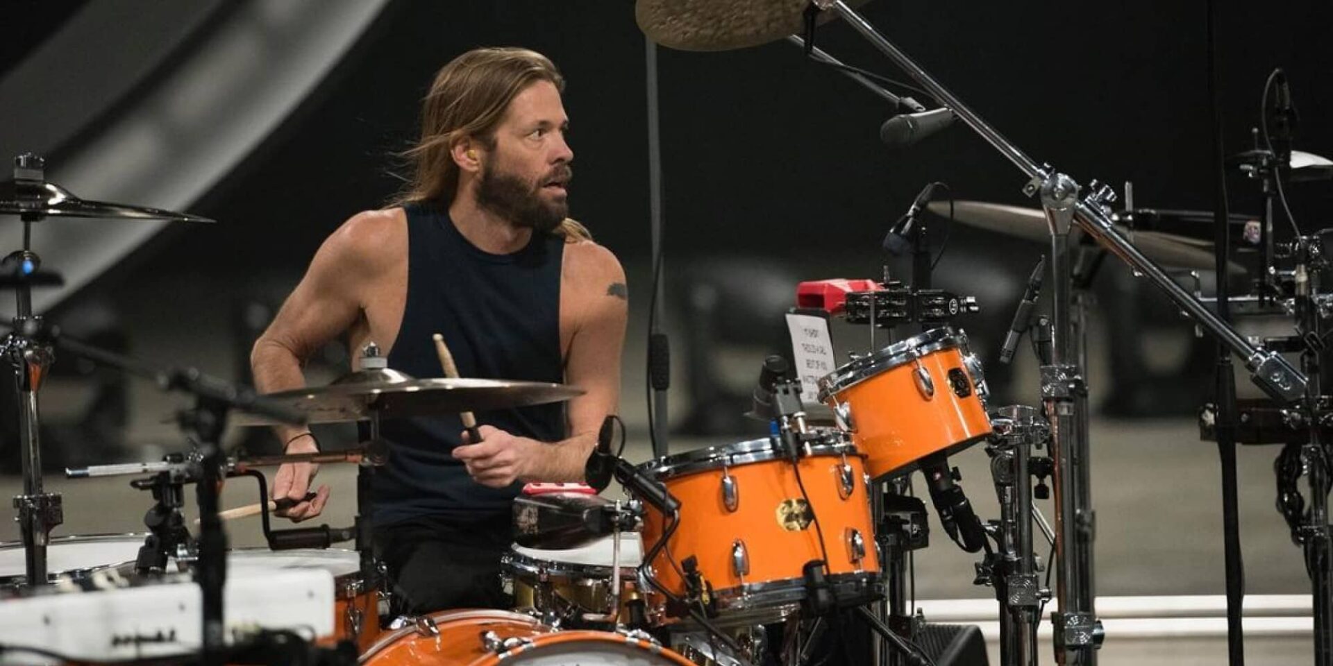 Ο ντράμερ των Foo Fighters, Taylor Hawkins