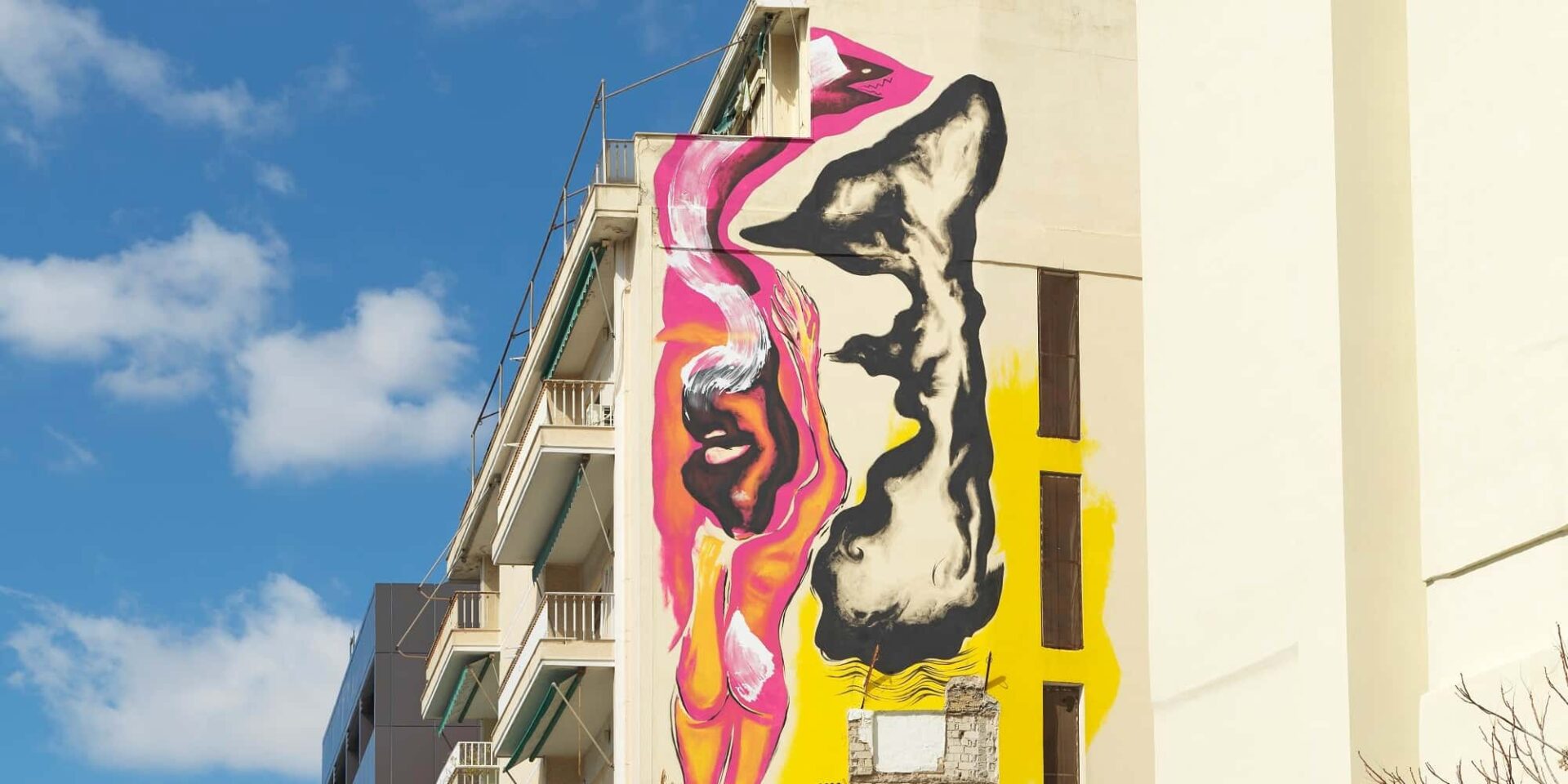 «Wave»: Μία νέα τοιχογραφία της Σοφίας Στεβή στην Αθήνα