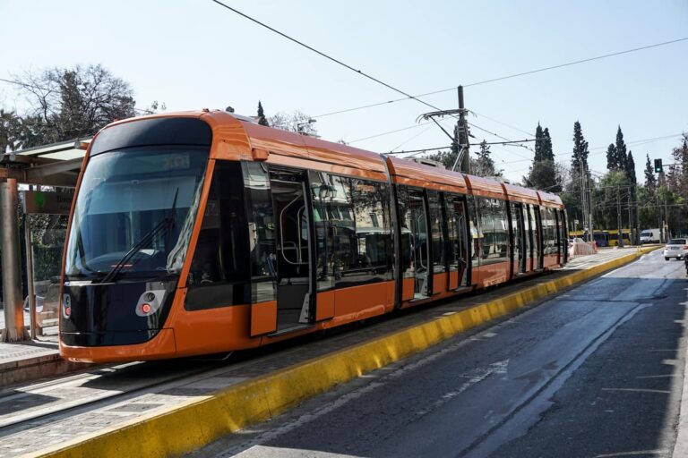 25η Μαρτίου: Κυκλοφοριακές ρυθμίσεις από σήμερα στο τραμ -Πότε θα κλείσει το μετρό στο «Σύνταγμα»