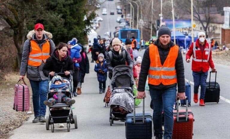 Ξεπέρασαν τα 2,5 εκατ. οι πρόσφυγες από την Ουκρανία – Ο μισός πληθυσμός του Κιέβου έχει εγκαταλείψει την πόλη