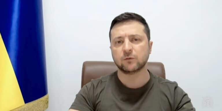 Νέο μήνυμα Ζελένσκι: «Υπερασπιζόμαστε τη χώρα, είμαστε όρθιοι – Δεν θα γίνουμε ποτέ σκλάβοι» (βίντεο)