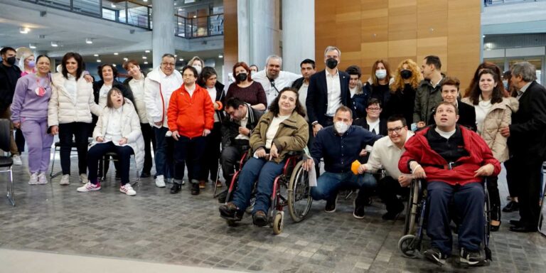 25η Μαρτίου: Το δημαρχείο Θεσσαλονίκης πλημμύρισε από τις μουσικές ατόμων με αναπηρία
