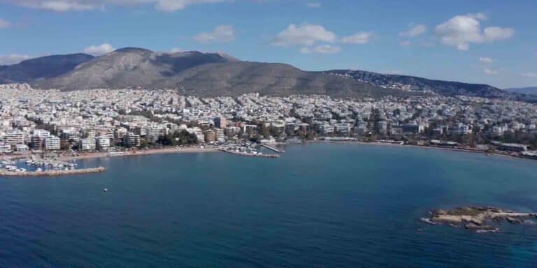 «Αυτοψία» στη νέα αθηναϊκή Ριβιέρα – Η νέα μορφή στην Γλυφάδα (βίντεο)