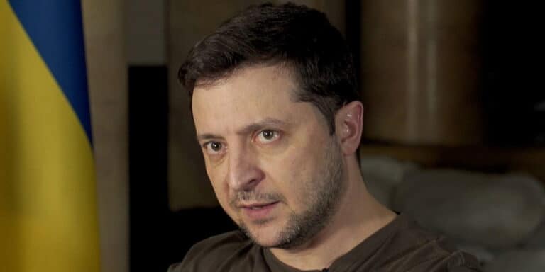 Δραματική έκκληση Ζελένσκι στη Μόσχα: «Τουλάχιστον ας σταματήσουν να βομβαρδίζουν ανθρώπους» (βίντεο)