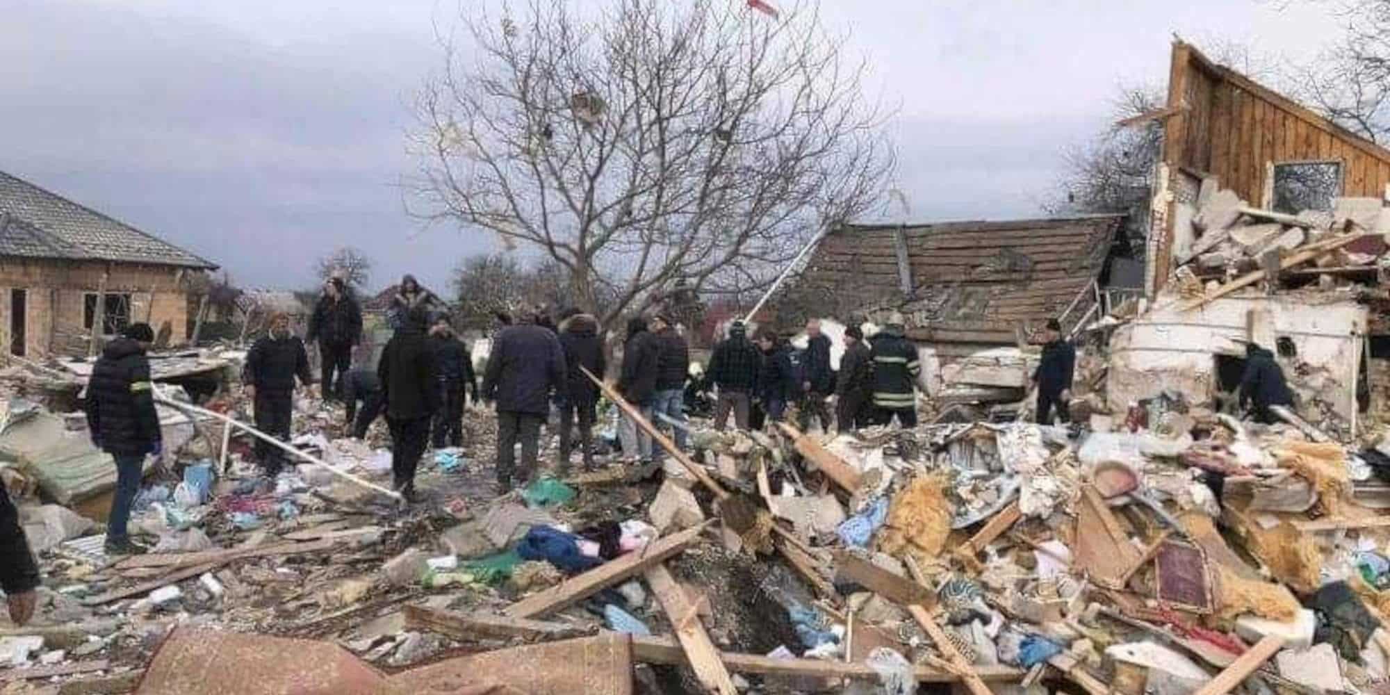 Εικόνα καταστροφής στην επαρχιακή περιοχή λίγο έξω από το Κίεβο στην Ουκρανία