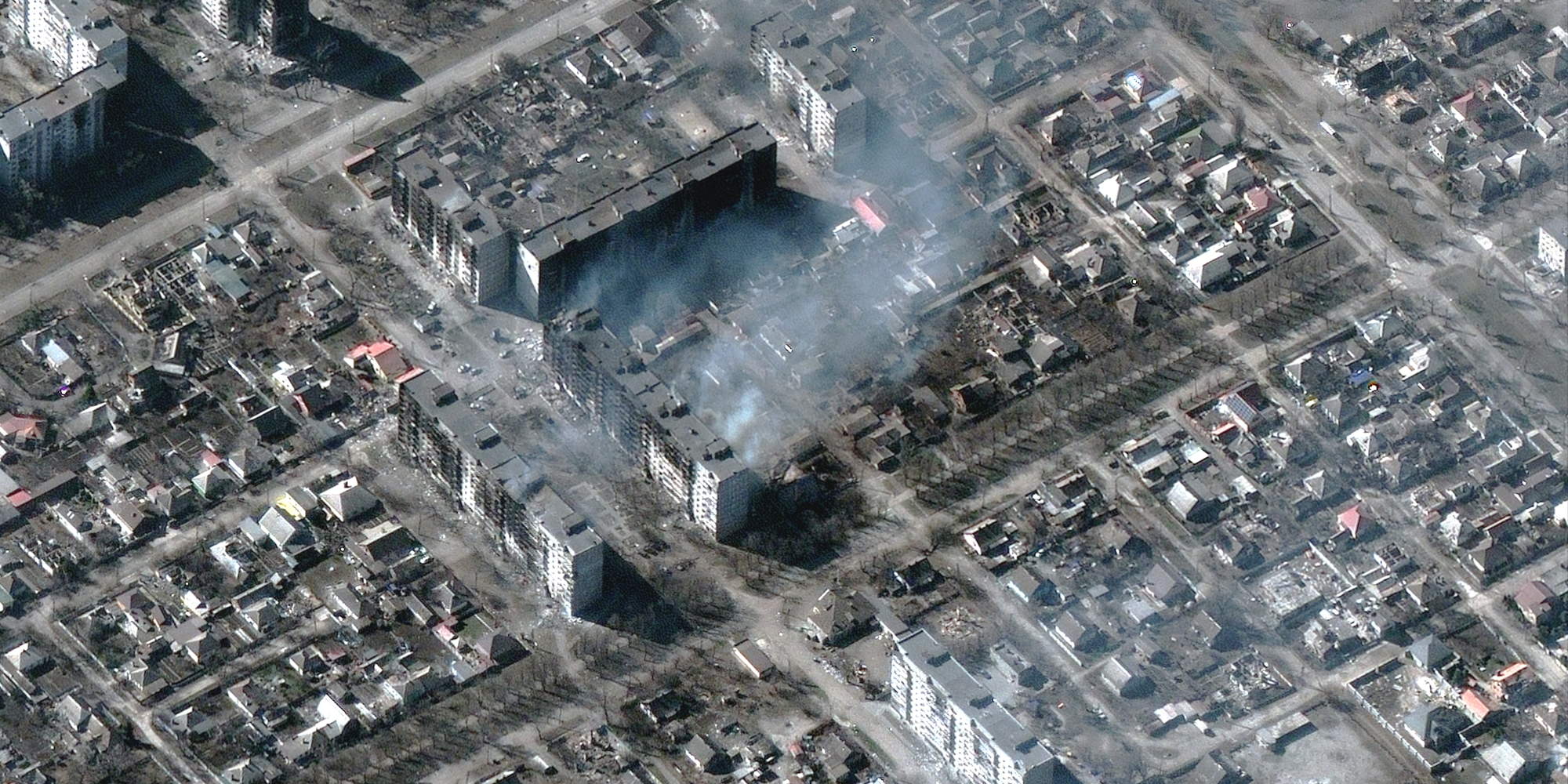 Πανοραμική εικόνα από τη βομβαρδισμένη Μαριούπολη