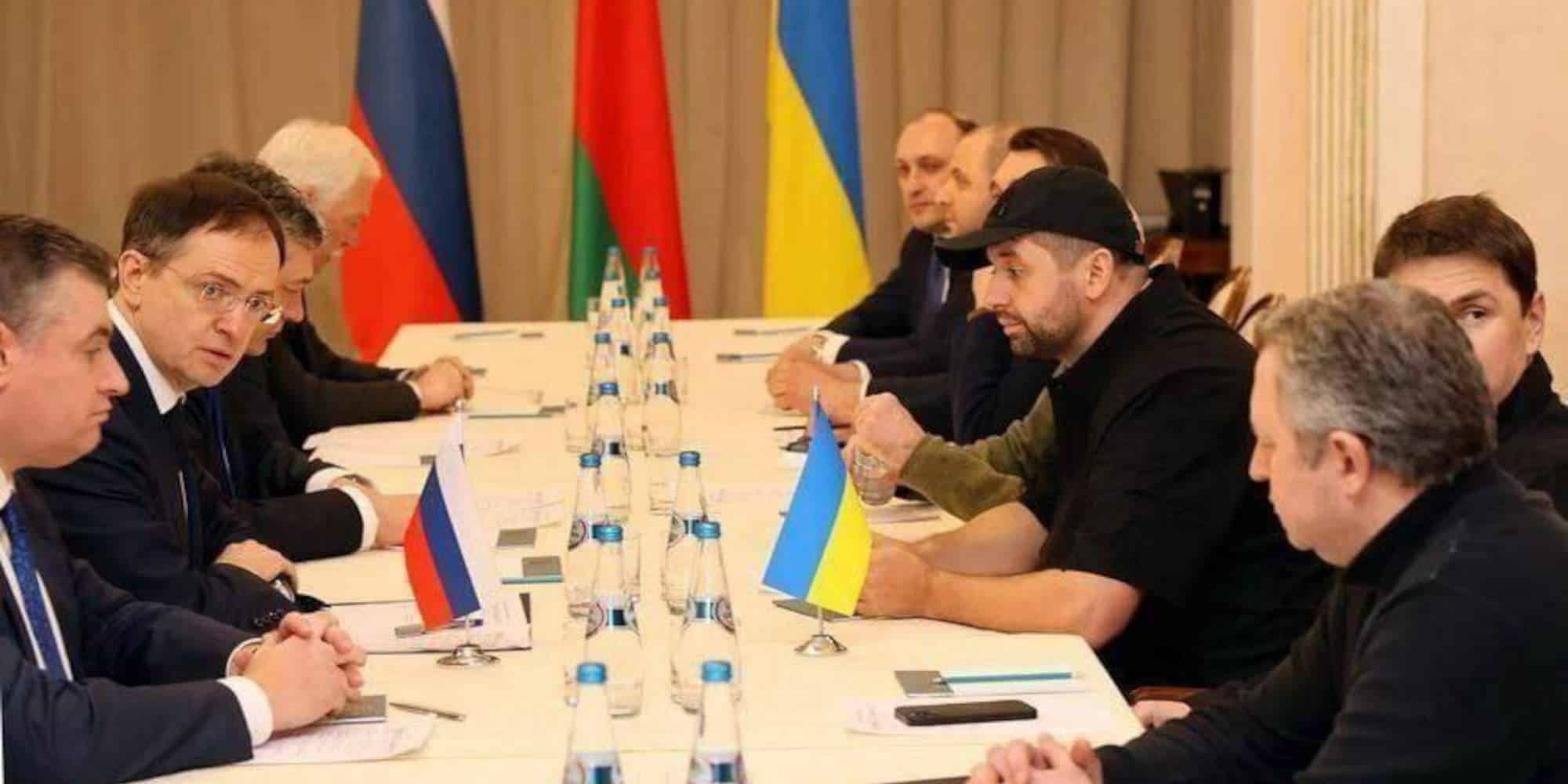Η ρωσική και η ουκρανική αντιπροσωπεία στη Λευκορωσία