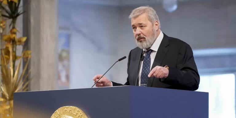 Ο νομπελίστας Ρώσος συγγραφέας Μουράτοφ δίνει το βραβείο του για τους Ουκρανούς πρόσφυγες