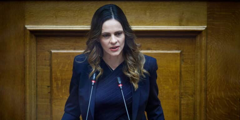 Πυρά Αχτσιόγλου κατά της κυβέρνησης για την ακρίβεια: «Ανακοινώνει μέτρα αναποτελεσματικά και ανεπαρκή»