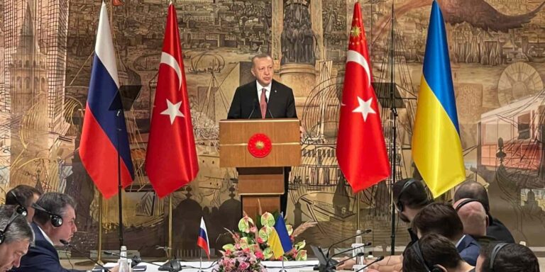 Γύρω – γύρω όλοι, στη μέση ο Ερντογάν…