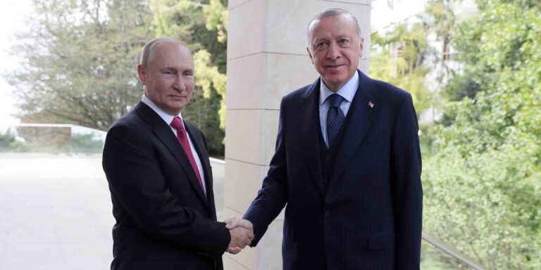 Η Τουρκία επιμένει στην ουδετερότητα – Ανοιχτός ο τουρκικός εναέριος χώρος στα ρωσικά μαχητικά