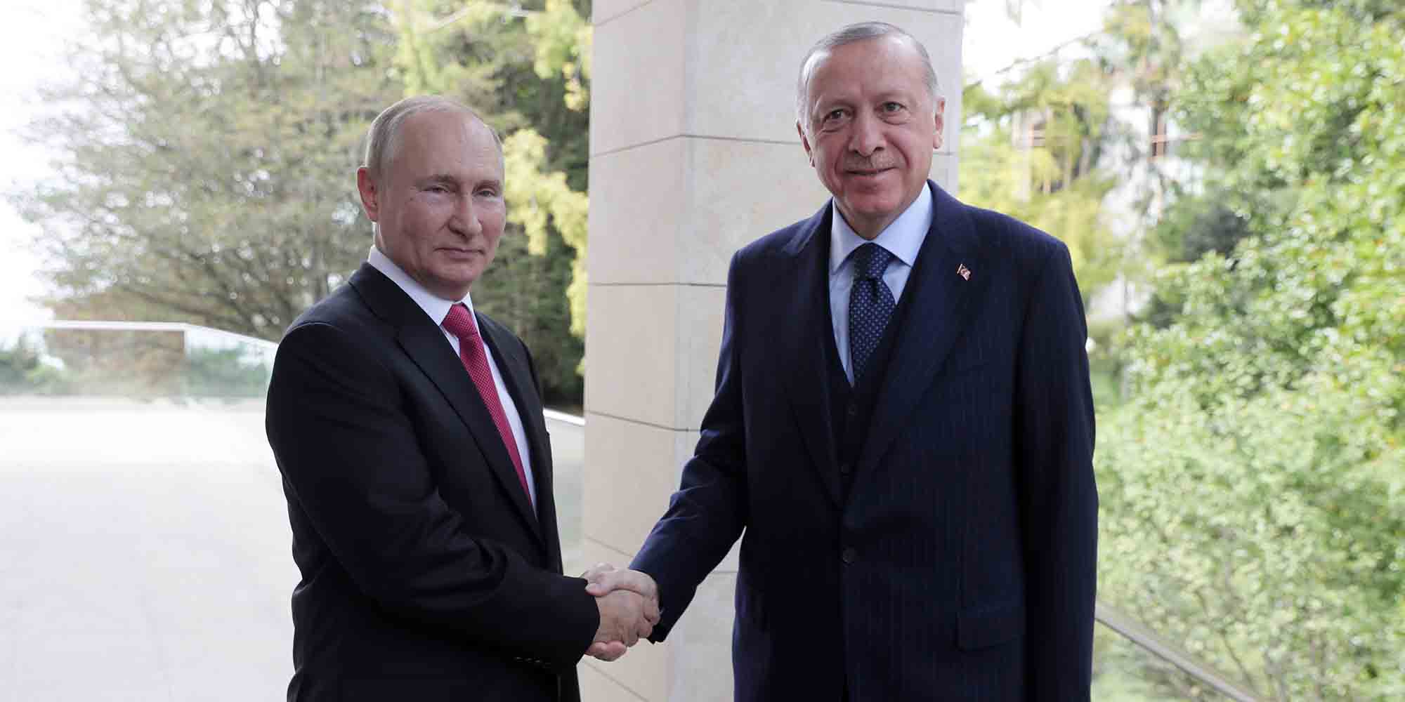 Ο πρόεδρος της Ρωσίας Βλαντιμίρ Πούτιν, μαζί με τον πρόεδρο της Τουρκίας, Ταγίπ Ερντογάν