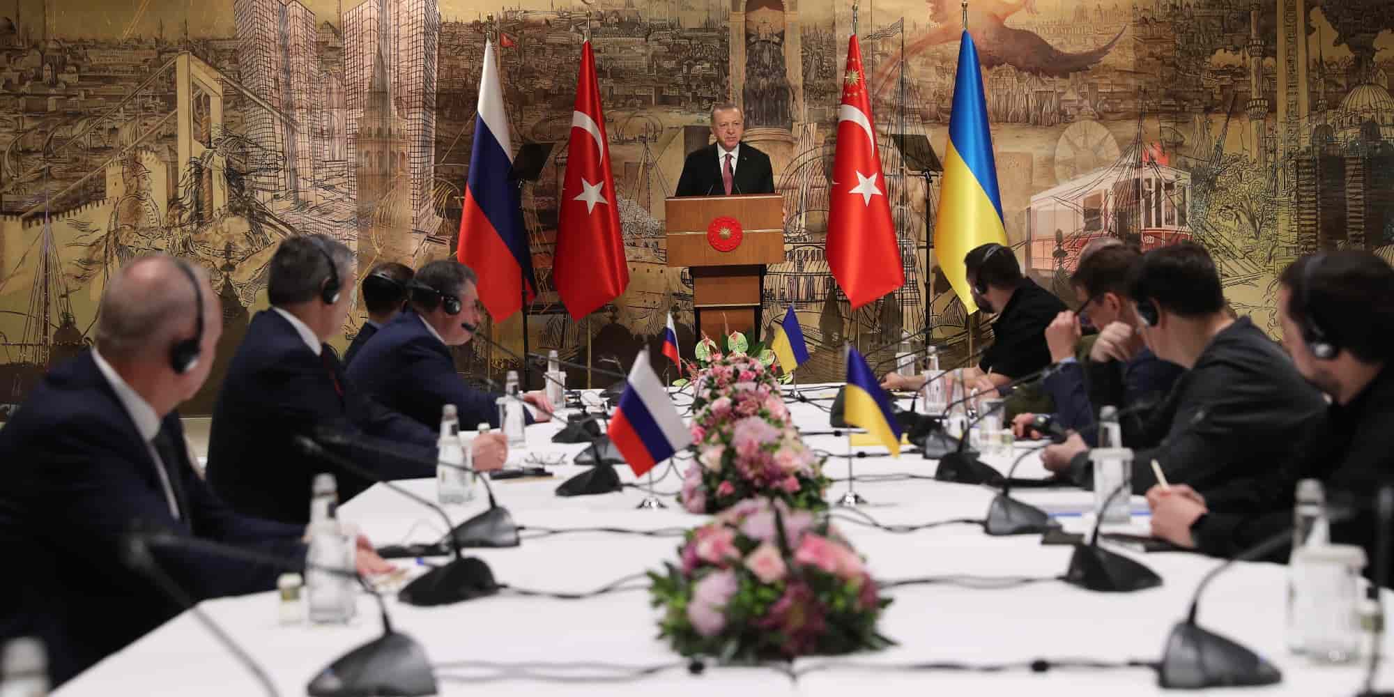 Το τραπέζι των διαπραγματεύσεων Ουκρανίας - Ρωσίας στην Τουρκία
