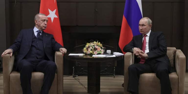 Σε ρόλο μεσάζοντα ο Ερντογάν στον πόλεμο: Συναντά τους διαπραγματευτές Ουκρανίας και Ρωσίας πριν τον νέο γύρο συνομιλιών στην Τουρκία