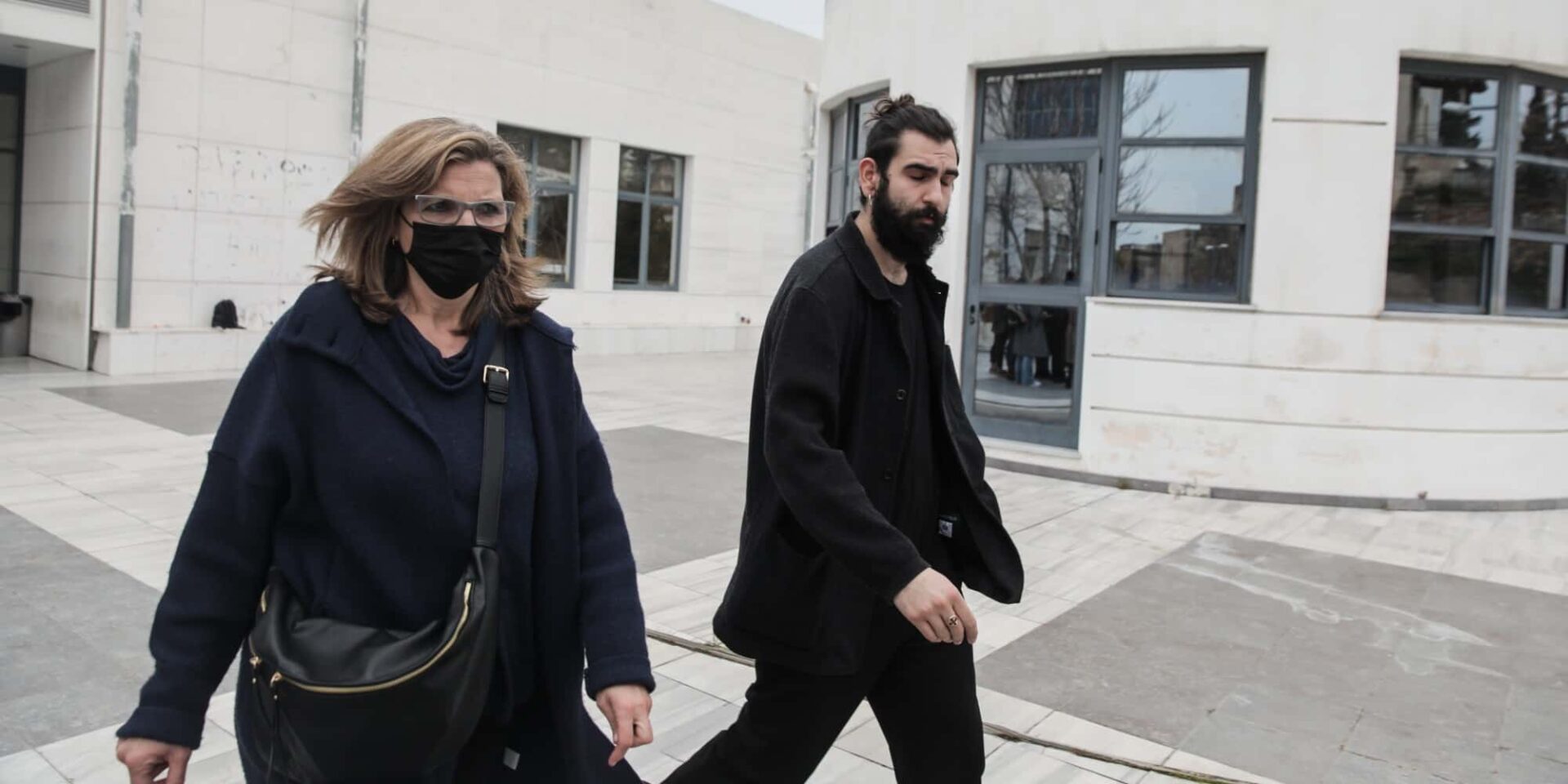 Η γυναίκα και ο γιος του Πέτρου Φιλιππίδη στη δίκη του ηθοποιού