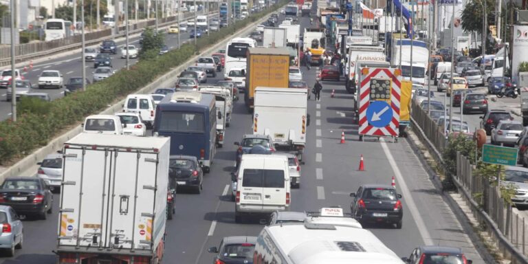 Καθαρά Δευτέρα: Σε ποιους δρόμους απαγορεύεται η κυκλοφορία των φορτηγών το τριήμερο