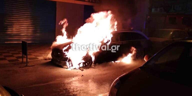 Θεσσαλονίκη: Πυρπόλησαν το υπηρεσιακό όχημα του δημάρχου Παύλου Μελά – Κλάπηκαν 10 προτομές από το στρατιωτικό μουσείο