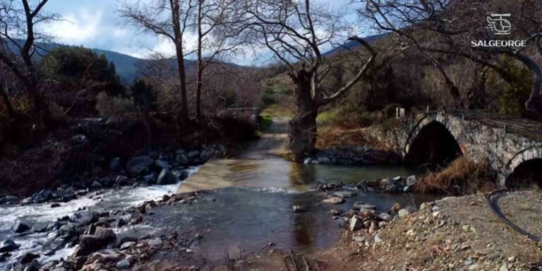 Χαλκιδική: Το πέτρινο γεφύρι που στέκει αγέρωχο σχεδόν 850 χρόνια πάνω απ’ τον Ψυχρό ποταμό