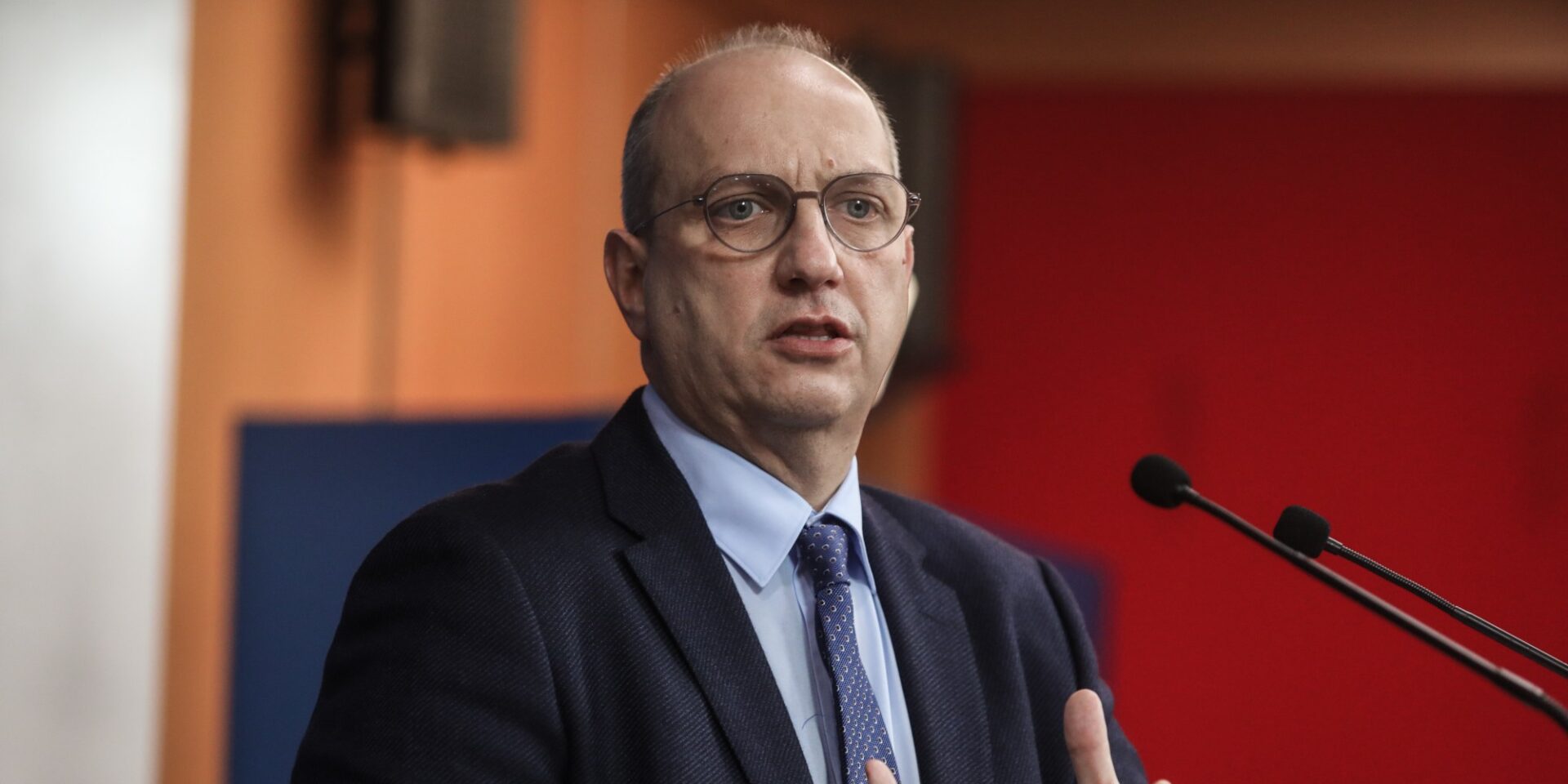 Ο κυβερνητικός εκπρόσωπος, Γιάννης Οικονόμου
