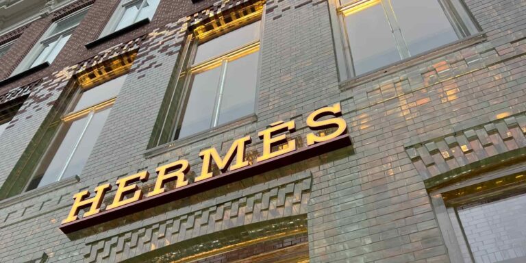 Η Hermès κλείνει τα καταστήματά της στη Ρωσία