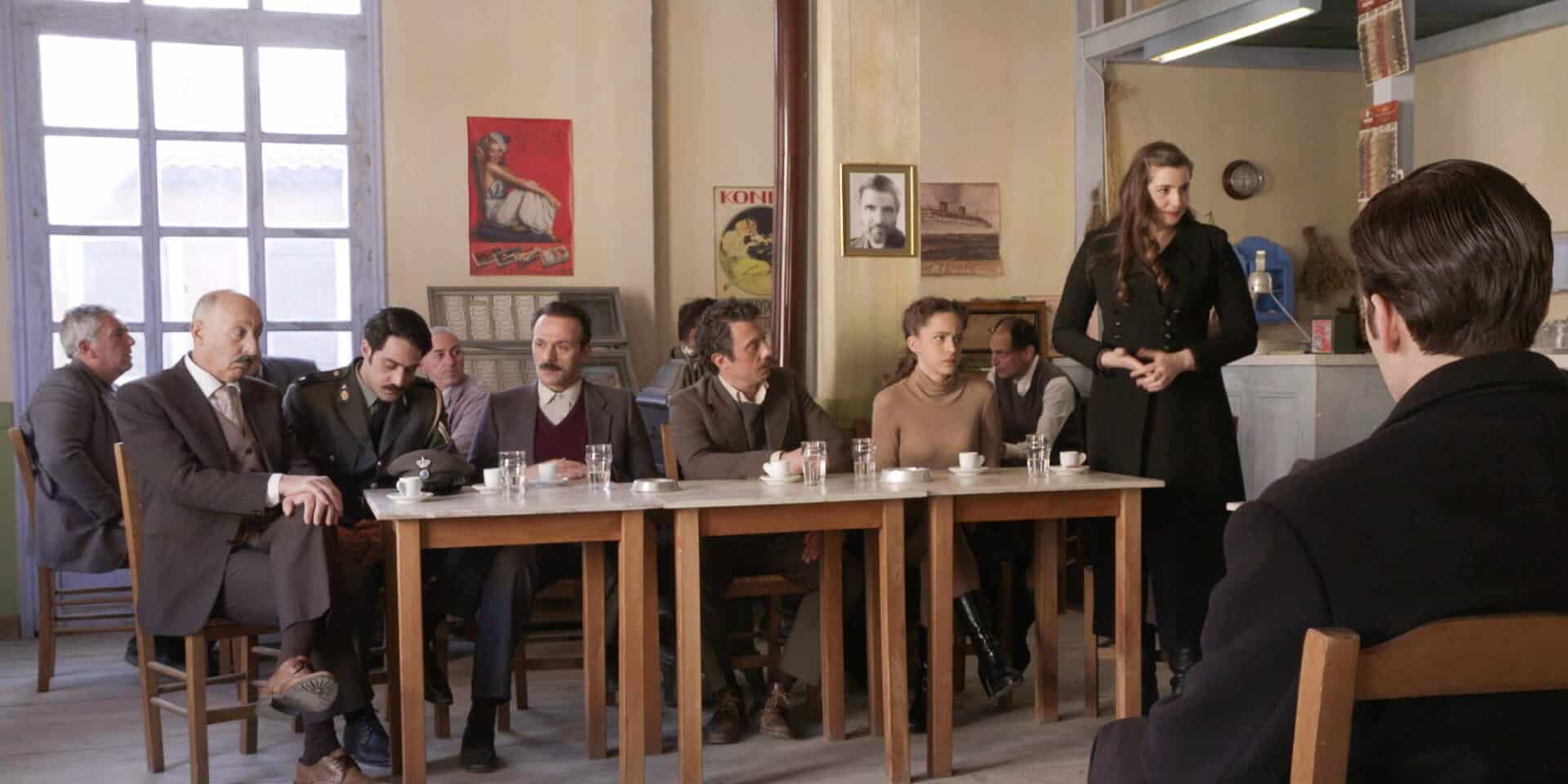 Στιγμιότυπο από τη σειρά «Άγριες Μέλισσες»