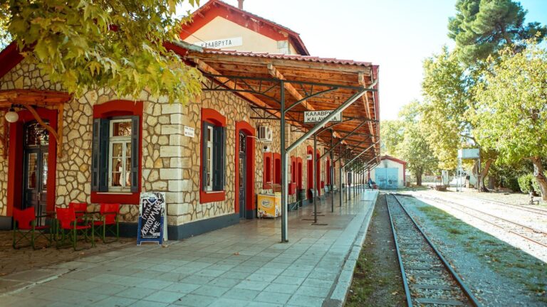 25η Μαρτίου: 5+1 ιστορικά μέρη της Ελλάδας που αξίζει να επισκεφθείς – Από τα μαρτυρικά Καλάβρυτα, στο ηρωικό Μεσολόγγι